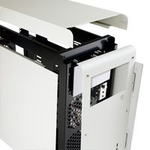 強度の高いモノコックボディと、質感の高いシルキーテイスト塗装